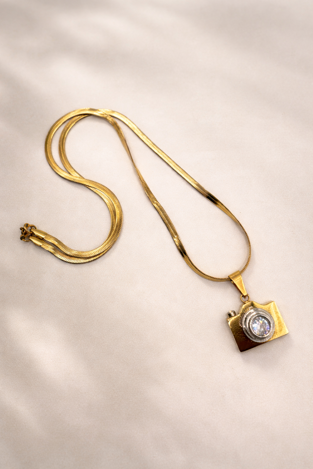 Cámara Necklace
